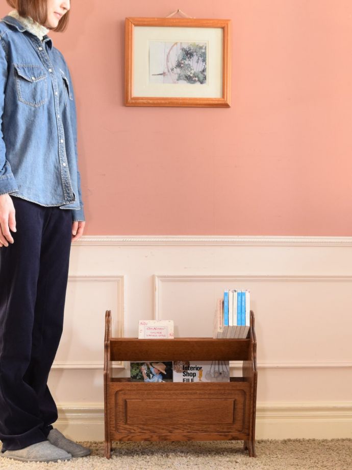 アンティークのおしゃれなマガジンラック