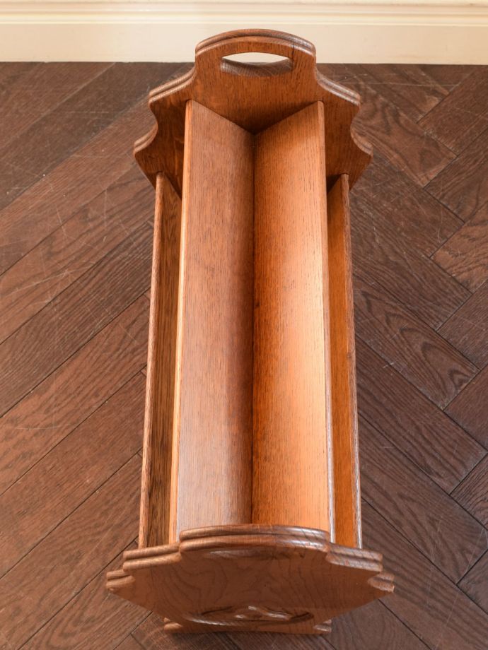 アンティークのマガジンラック