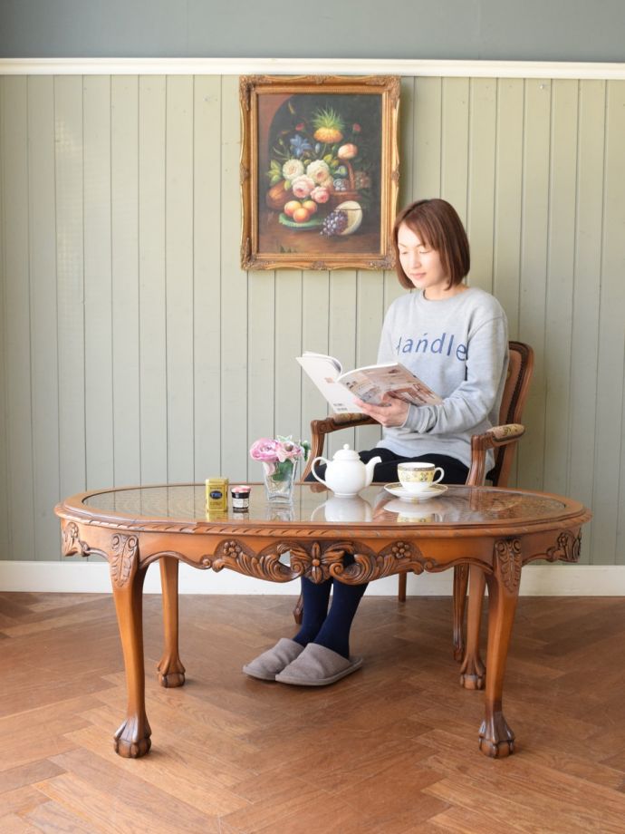 フランスの優雅なコーヒーテーブル