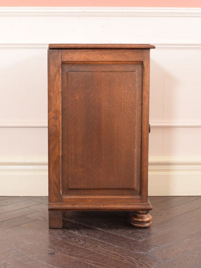 サイドキャビネットの側面