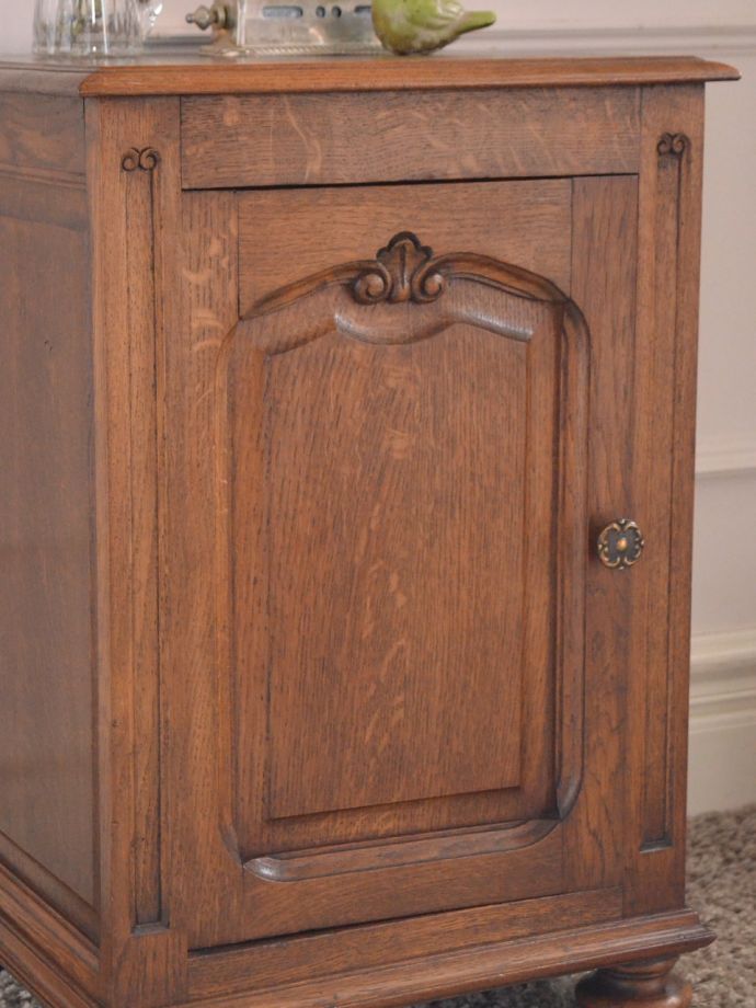 フランスのアンティークらしい美しい彫