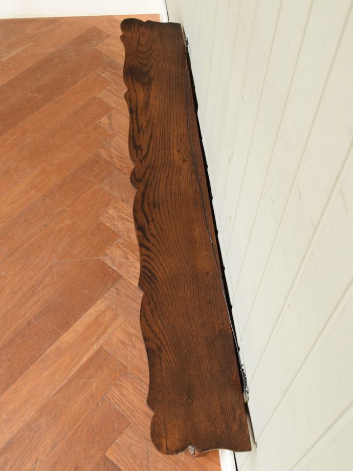 アンティークのウォールシェルフの天板