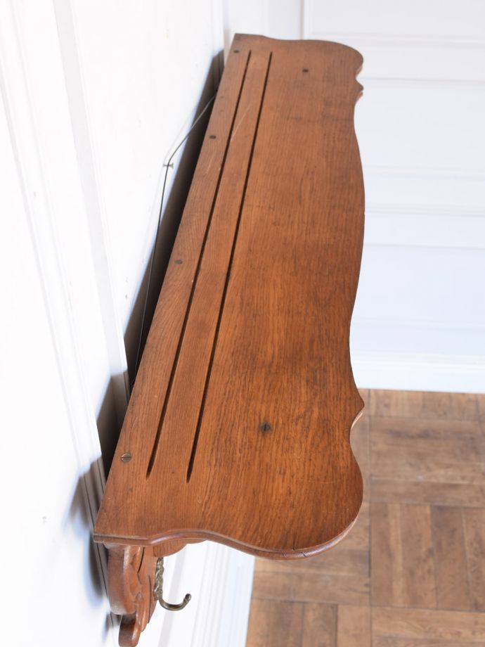 アンティークのウォールシェルフの天板