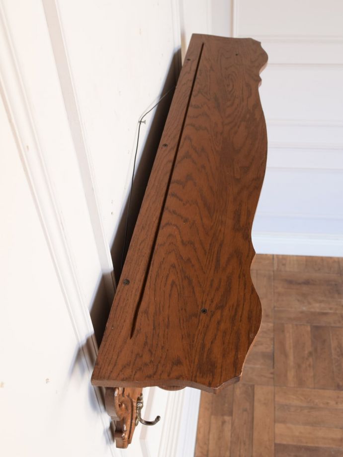 アンティークのウォールシェルフの天板