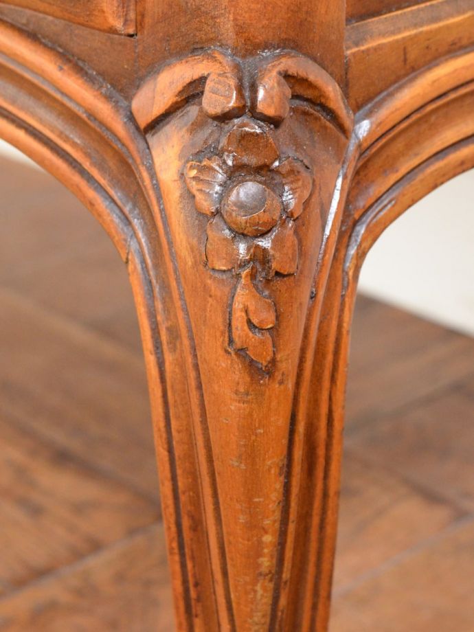 フランスらしい彫