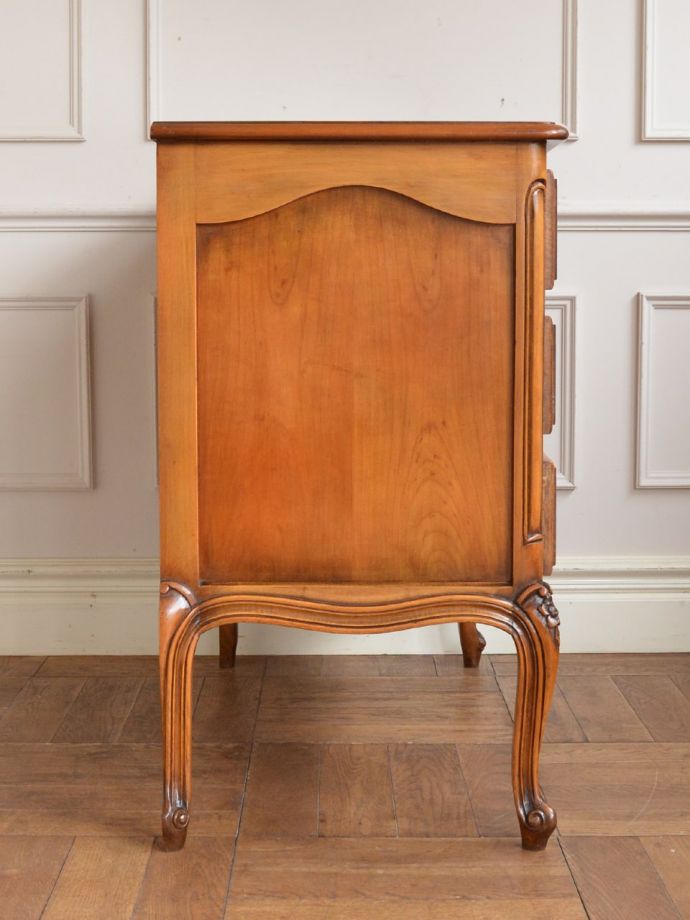 アンティークチェストの側面