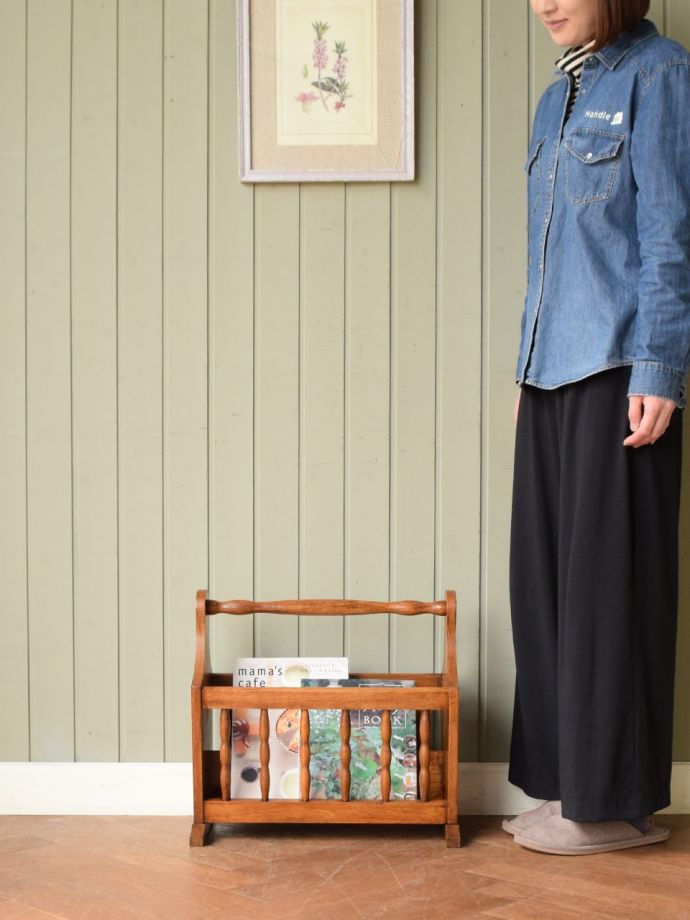 アンティークのおしゃれなマガジンラック