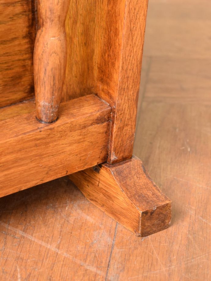 マガジンラックの脚