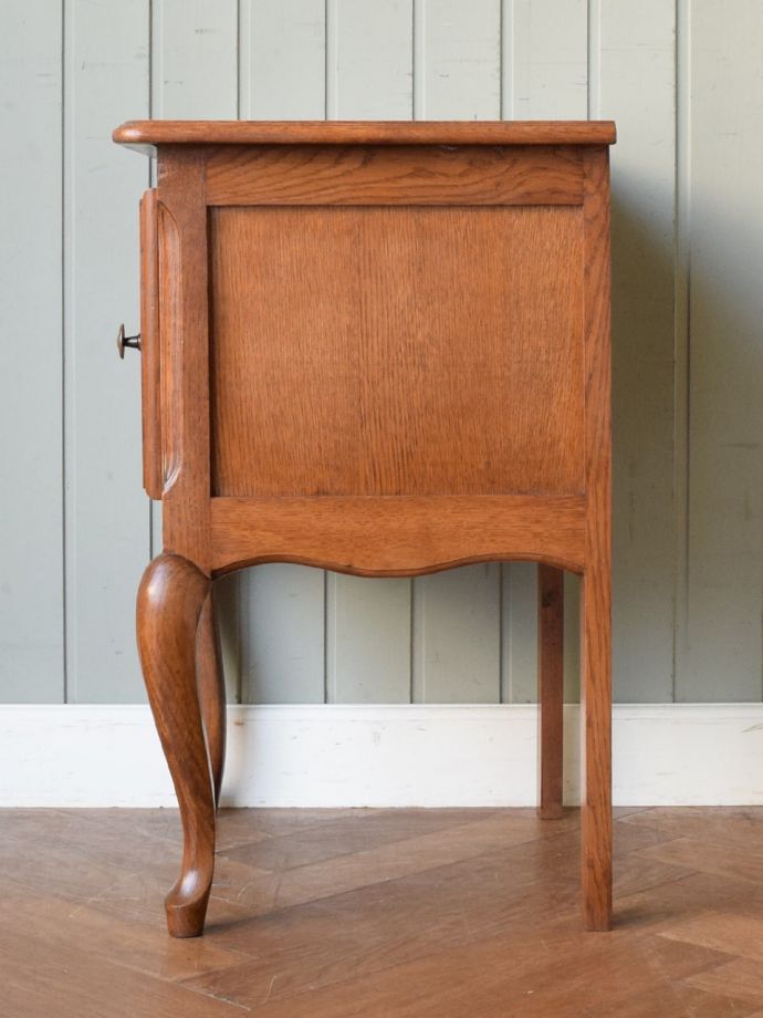 サイドキャビネットの側面