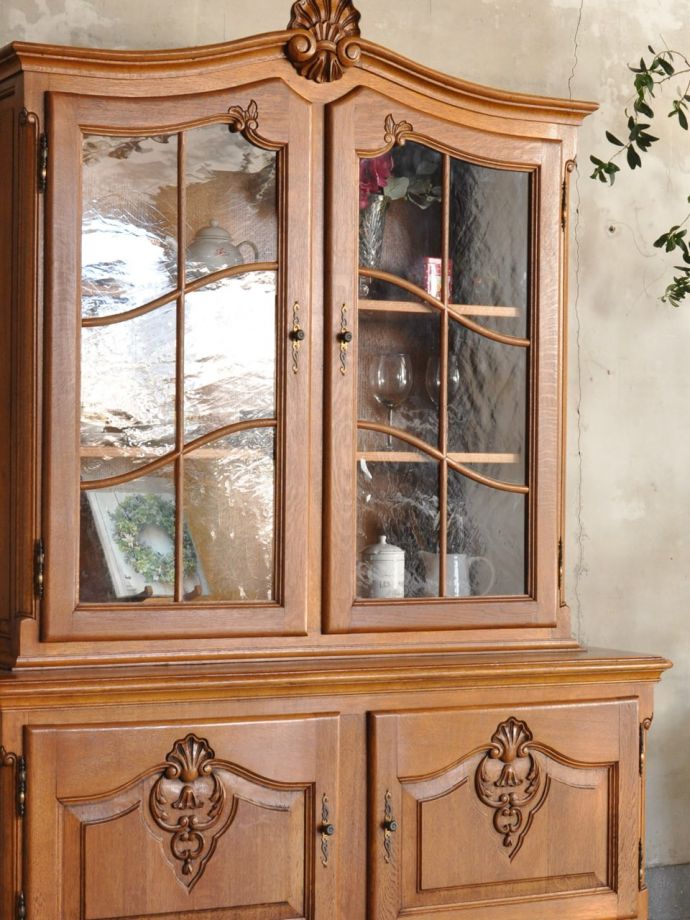 フランスのアンティークらしい美しい彫