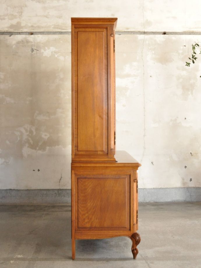 キャビネットの側面