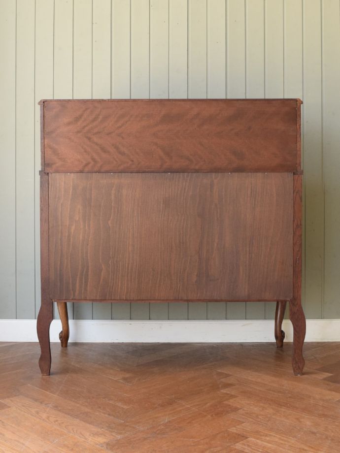 ビューローの後ろ姿