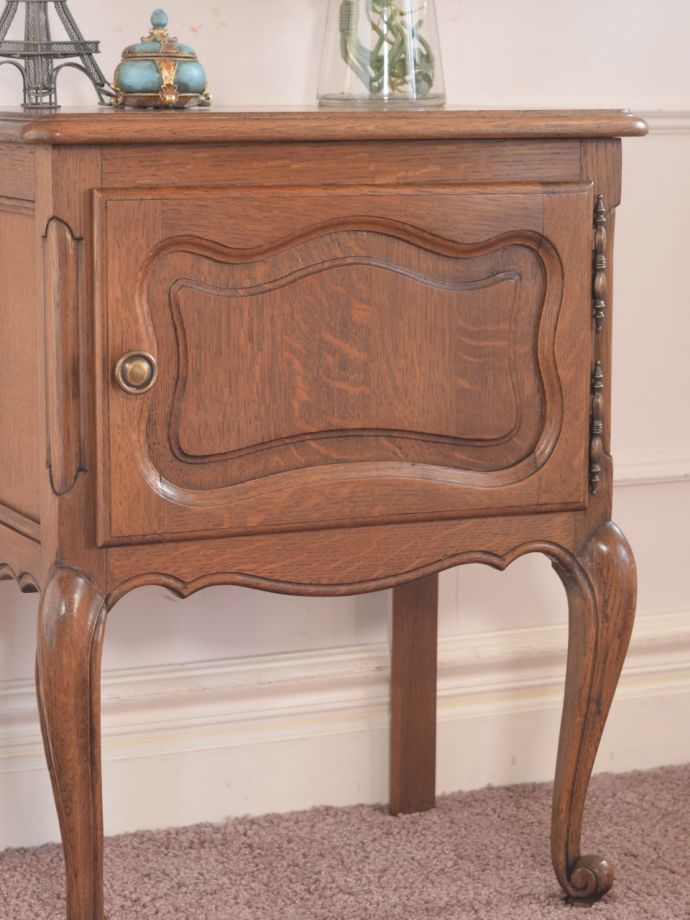 フランスのアンティークらしい美しい彫