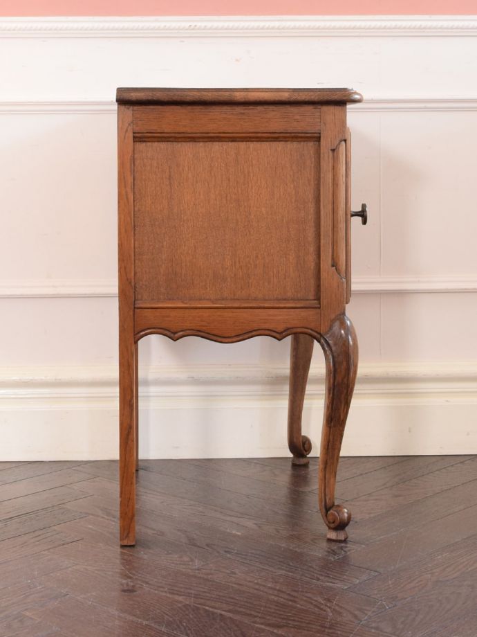 サイドキャビネットの側面