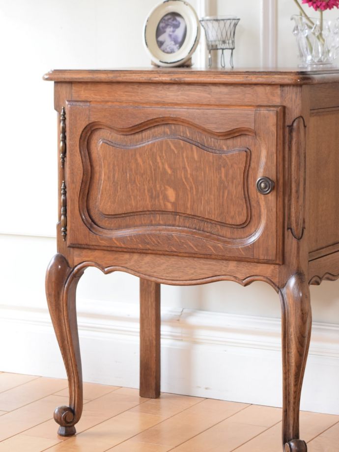 フランスのアンティークらしい美しい彫