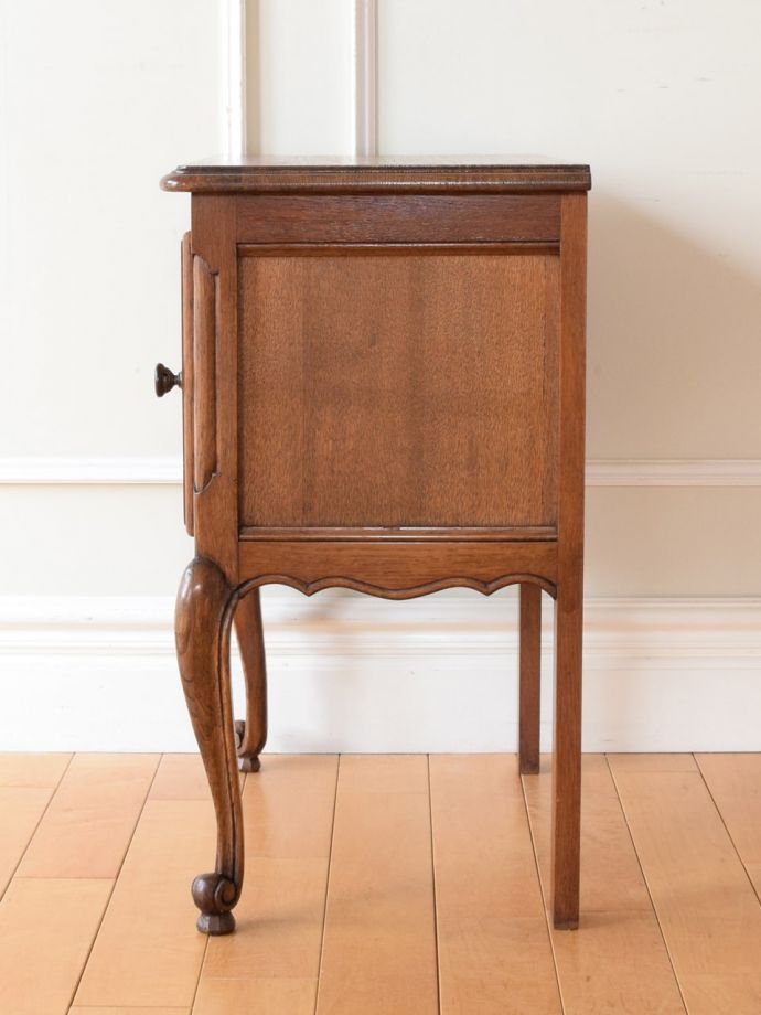 サイドキャビネットの側面