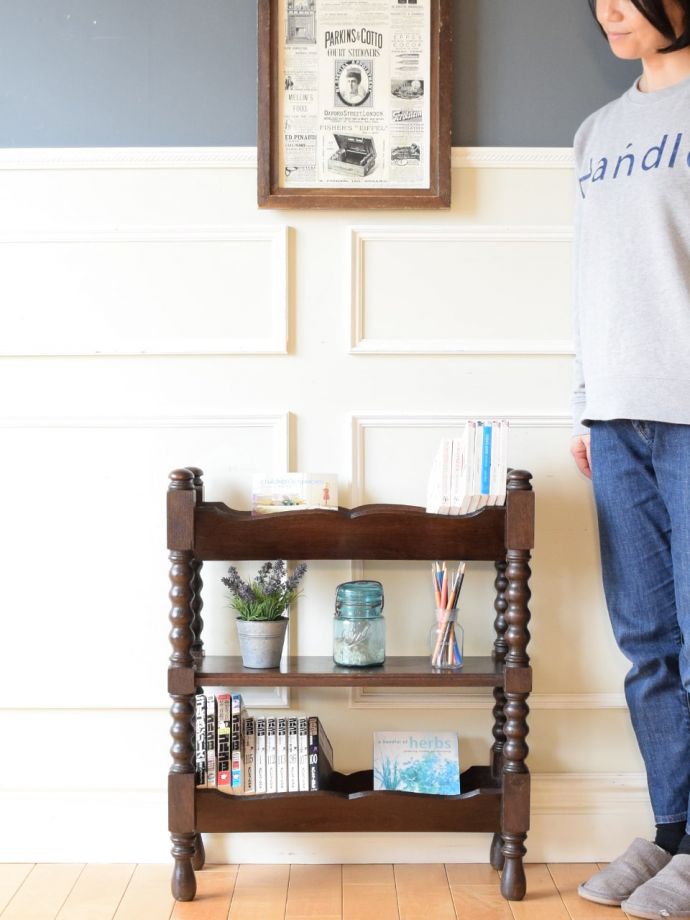 アンティークのおしゃれなマガジンラック