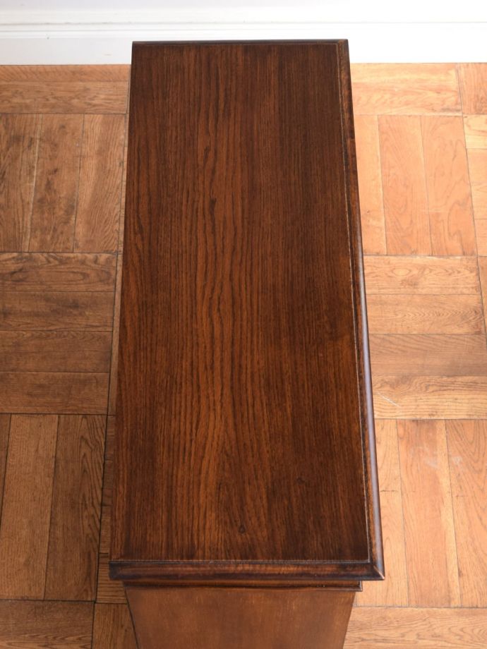 アンティークキャビネットの天板