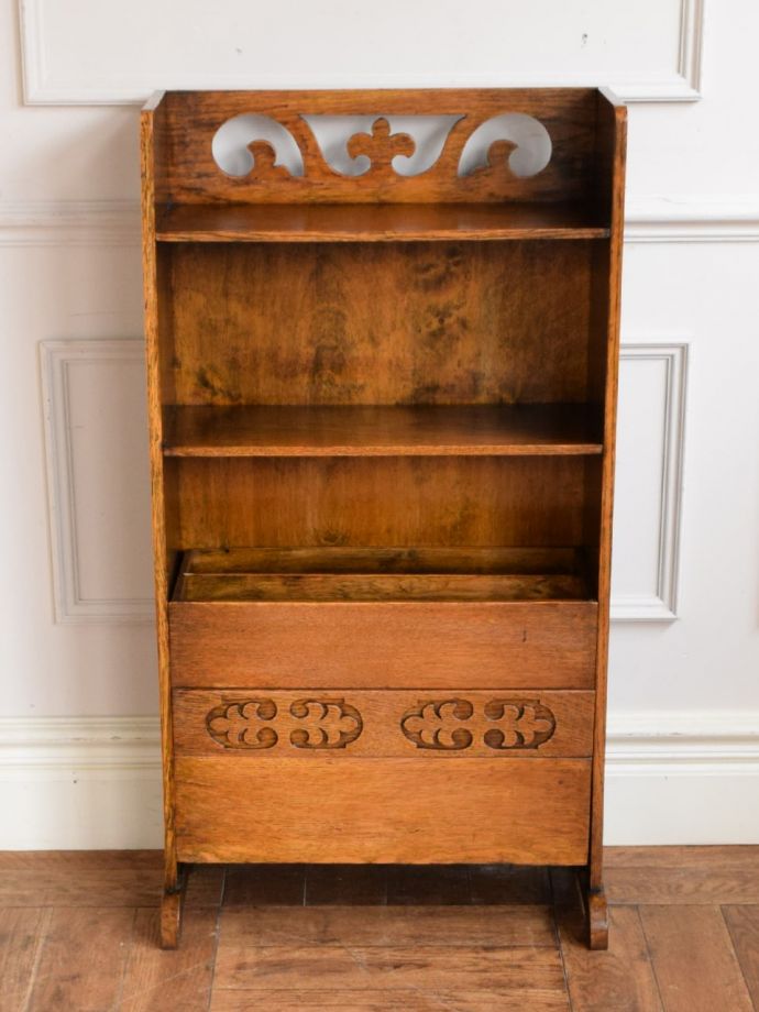 アンティークのマガジンラック