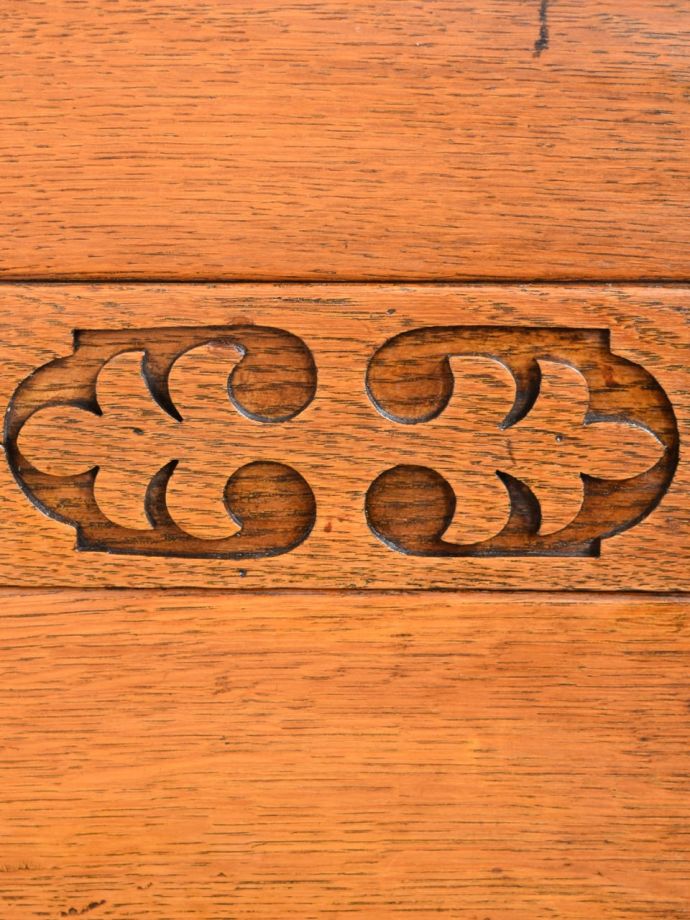 アンティークらしい彫