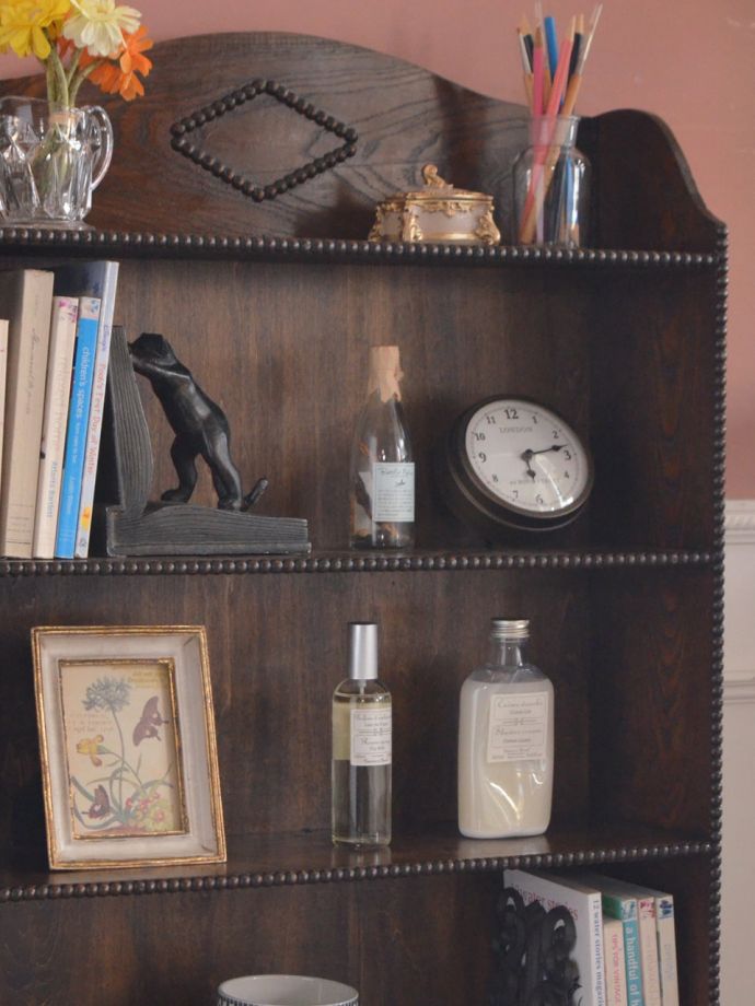 アンティーク家具らしい美しい木目