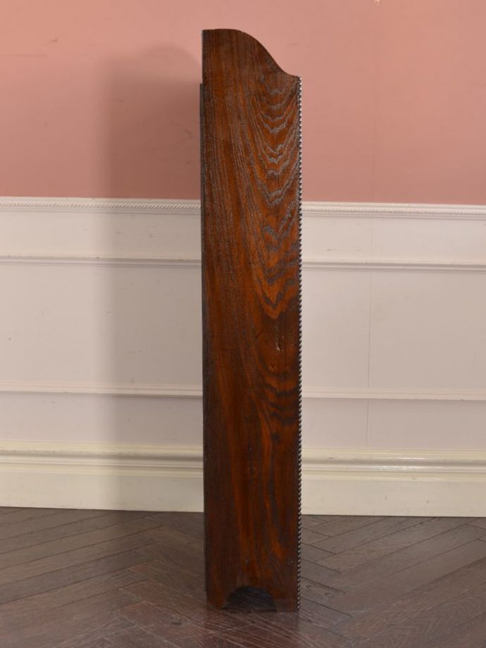 オープンシェルフの側面