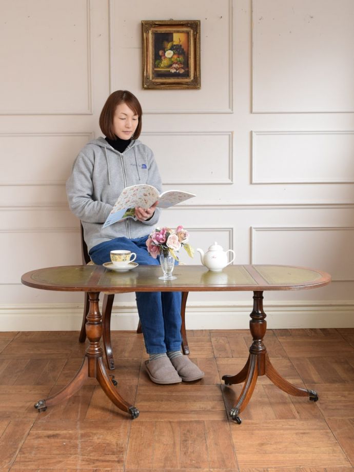 アンティークのコーヒーテーブル