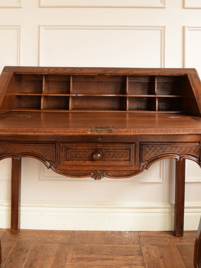 アンティークビューローの扉の中