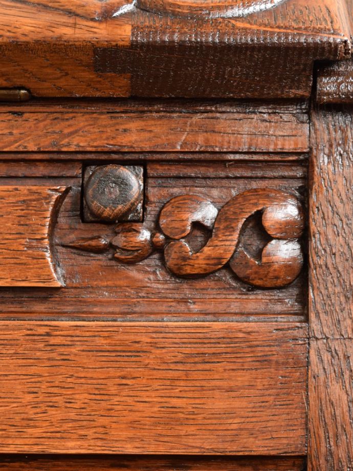 フランスらしい彫