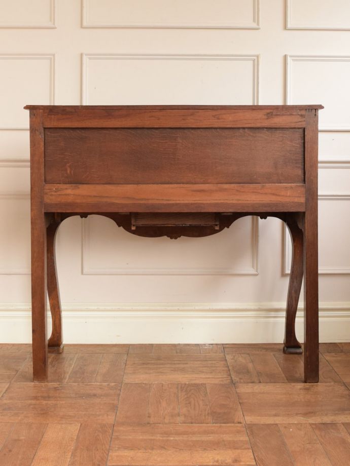 ビューローの後ろ姿