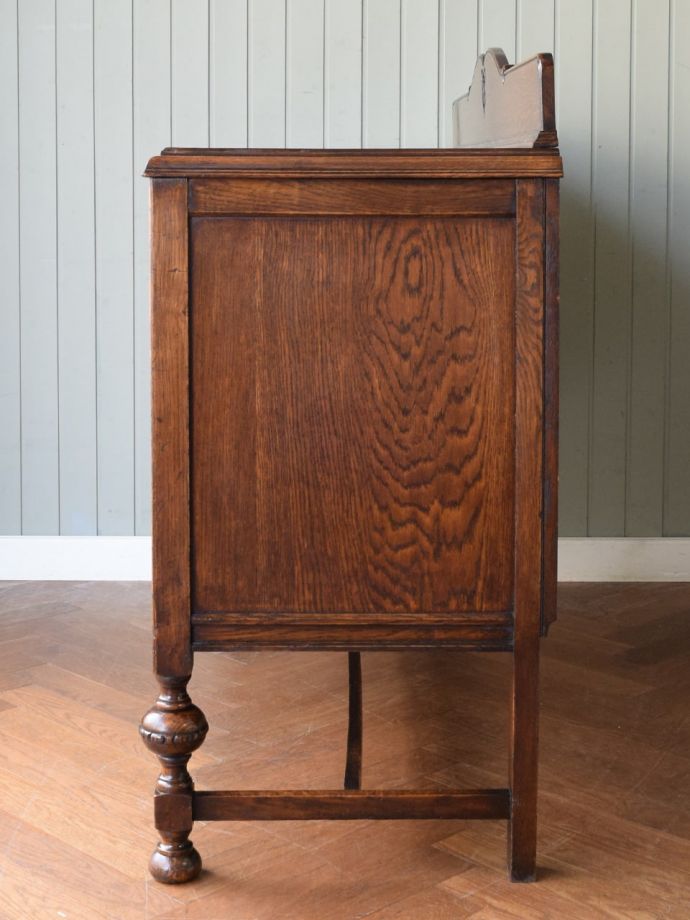 サイドボードの側面