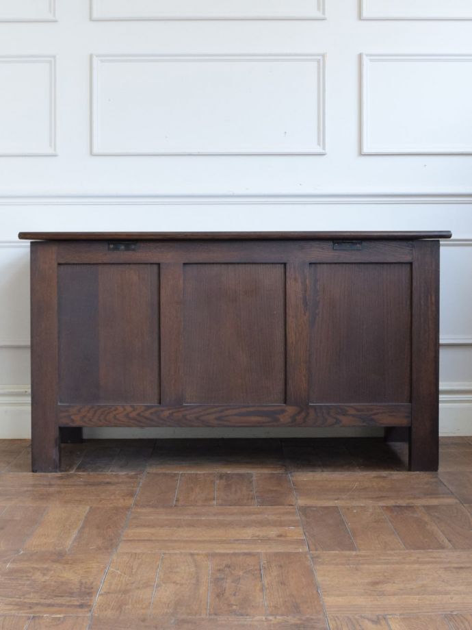 ブランケットボックスの後ろ姿