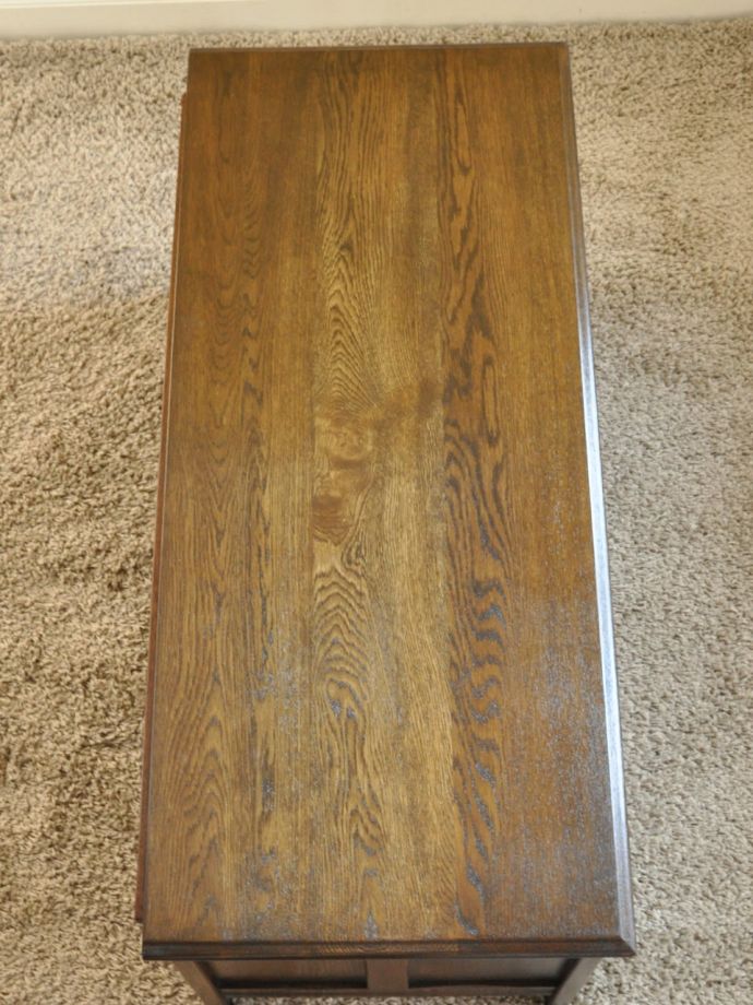 アンティークのブランケットボックスの天板