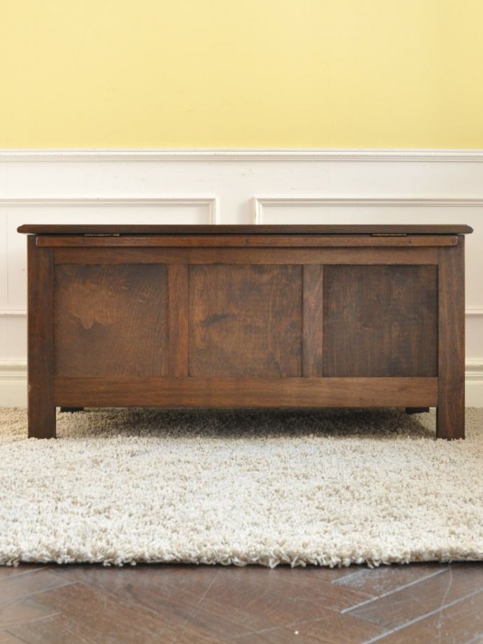 ブランケットボックスの後ろ姿