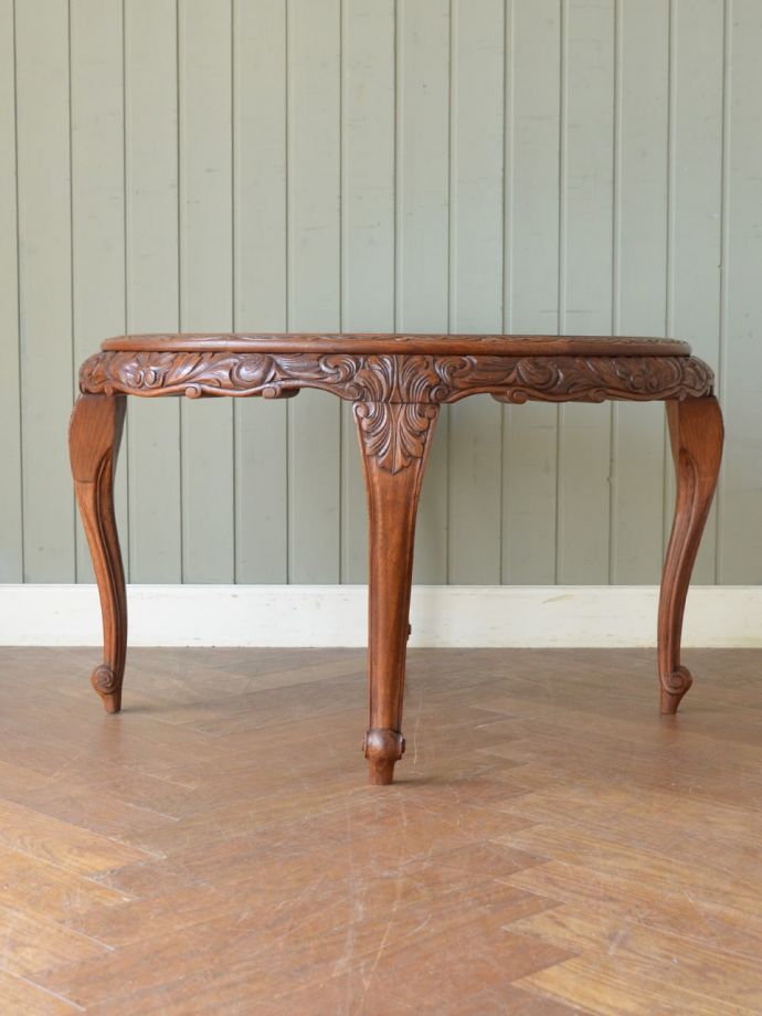 コーヒーテーブルの側面