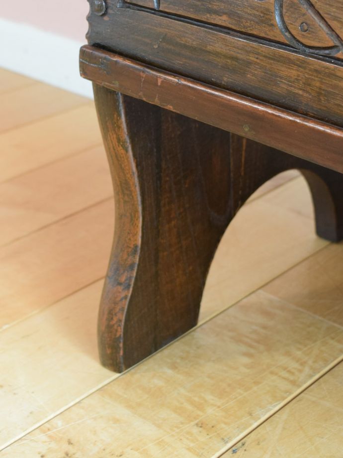 アンティーク家具の脚