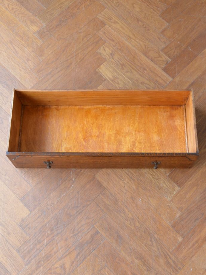 ワードローブの引き出し