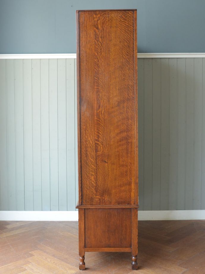 ワードローブの側面