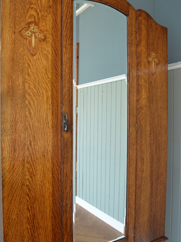 ワードローブの鏡