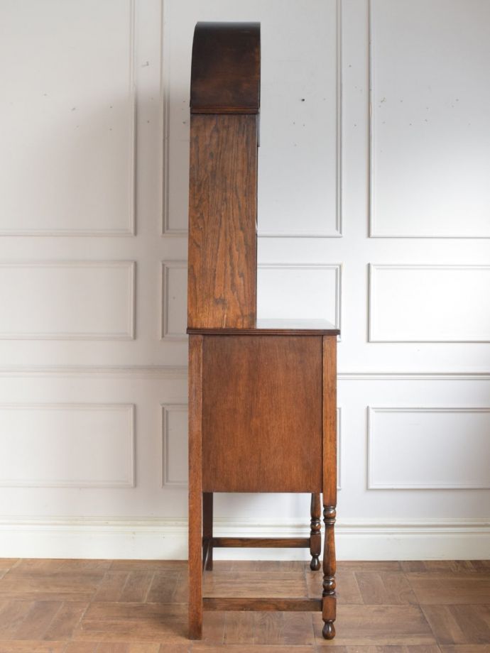 オープンシェルフの側面