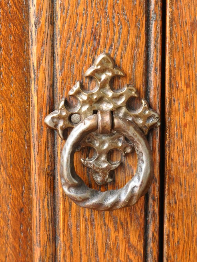 アンティークキャビネットの取っ手