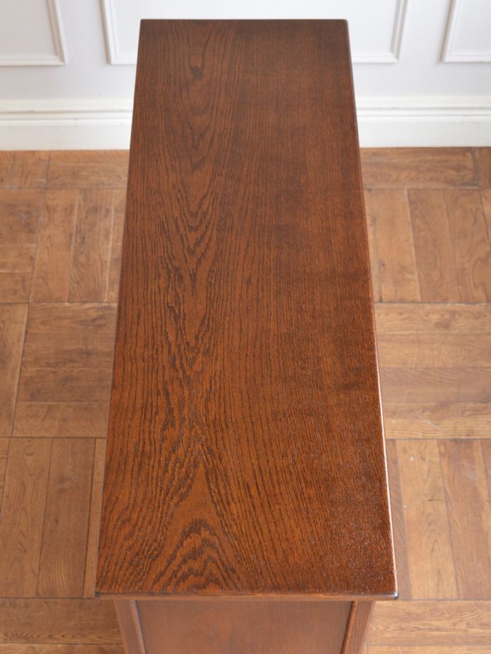 アンティークキャビネットの天板