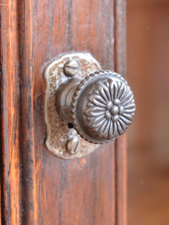 アンティークキャビネットの取っ手