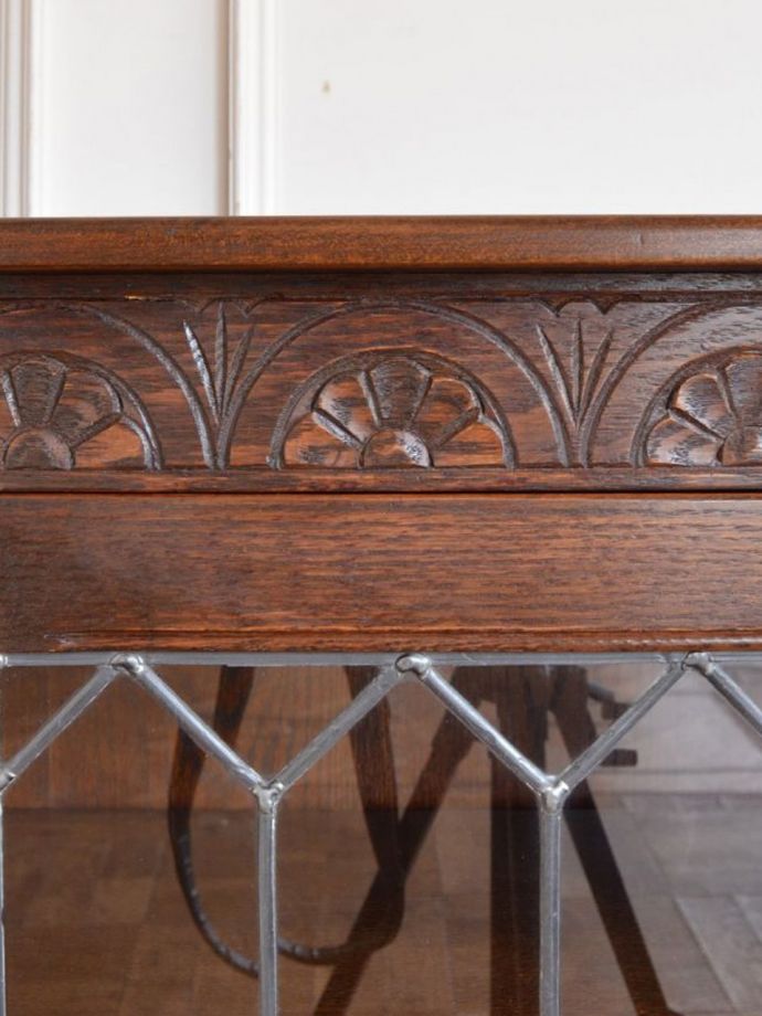 ガラスキャビネットの装飾