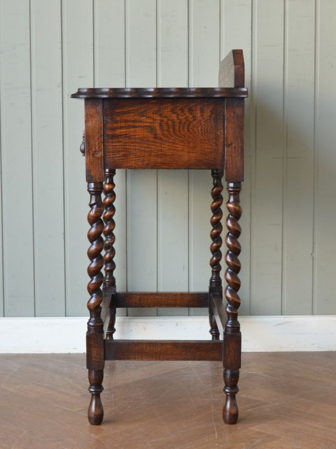 コンソールテーブルの側面