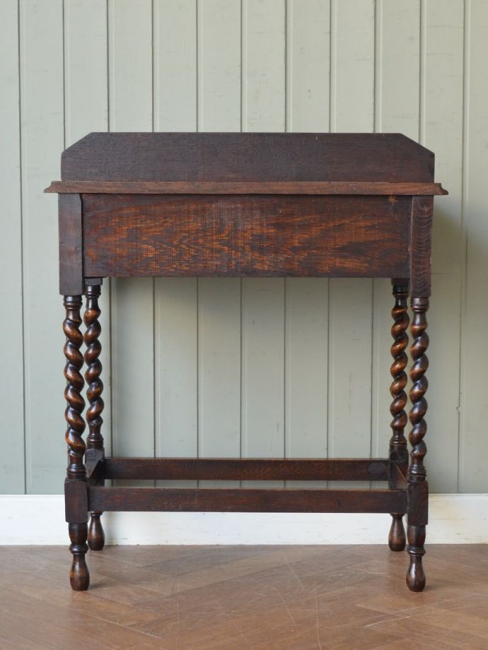 コンソールテーブルの後ろ姿