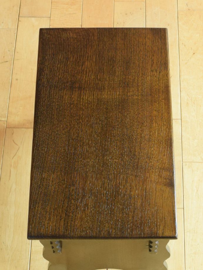 アンティークのブランケットボックスの天板