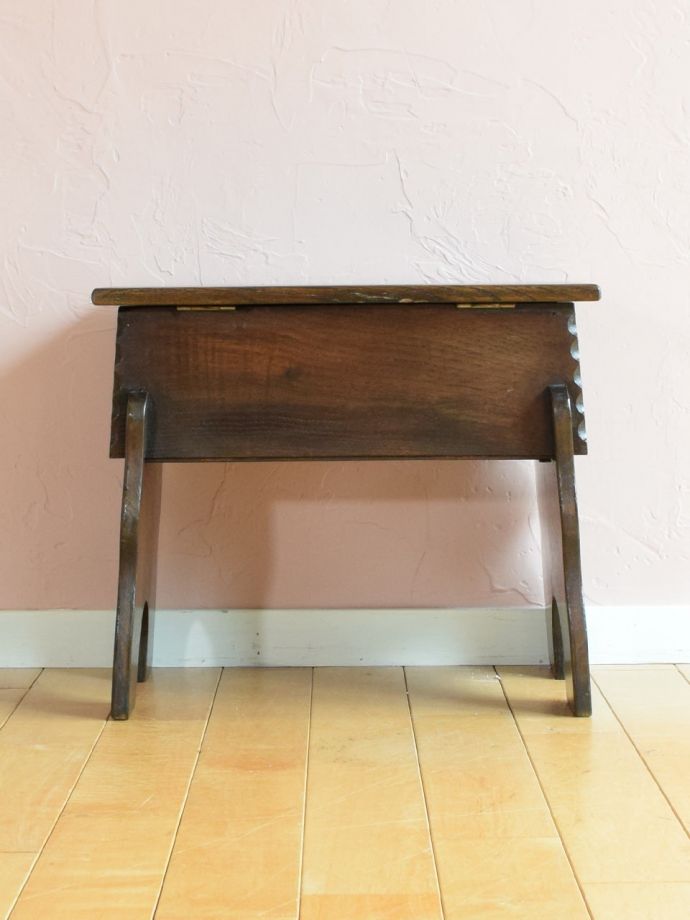 ブランケットボックスの後ろ姿