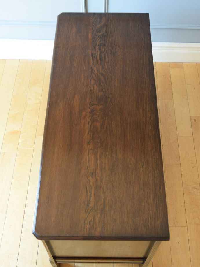 アンティークのブランケットボックスの天板