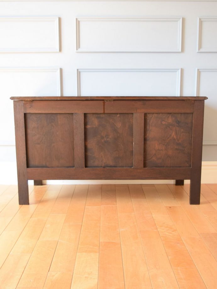 ブランケットボックスの後ろ姿